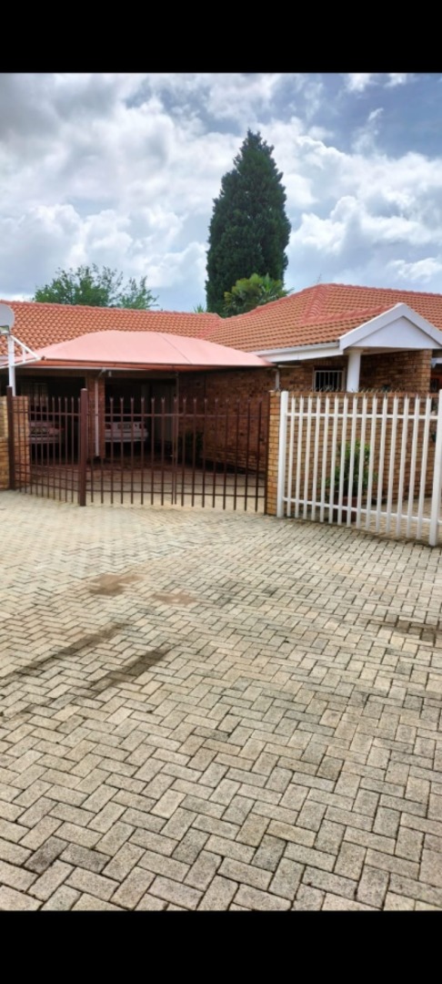 3 Bedroom Property for Sale in Miederpark North West